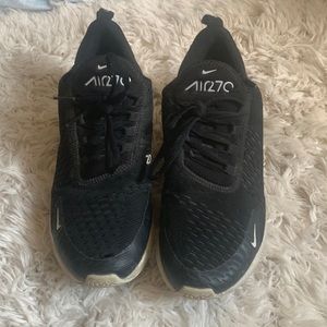 Black Nike Air 270